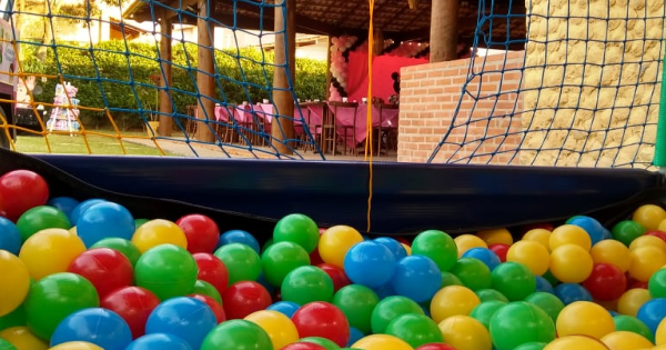 Aluguel de Piscina de Bolinha com Monitor